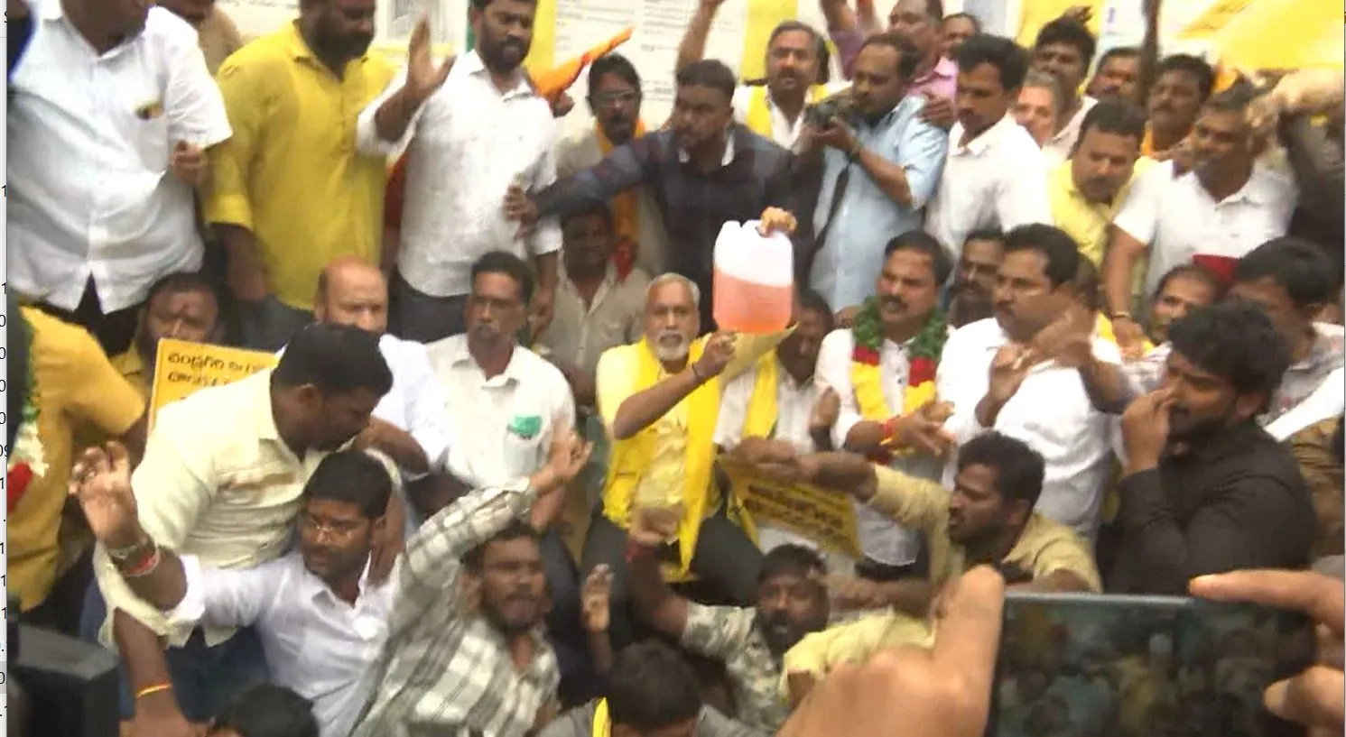 TDP: పులివర్తి నాని నిరాహార దీక్ష భగ్నం TDP: పులివర్తి నాని నిరాహార దీక్ష భగ్నం
