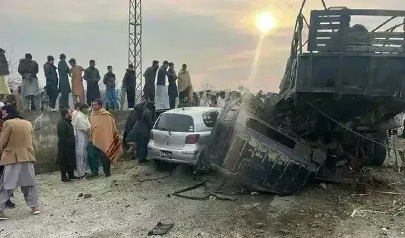 Pakistan bomb blast : పోలియో డ్రైవ్ లక్ష్యంగా బాంబు దాడి.. Pakistan bomb blast : పోలియో డ్రైవ్ లక్ష్యంగా బాంబు దాడి..