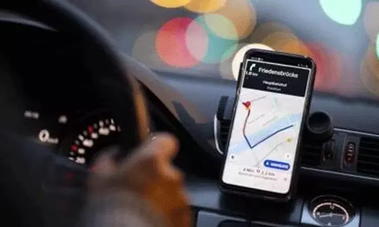 క్యాబ్ డ్రైవర్ అసభ్య సంభాషణ.. అతడి నుంచి తప్పించుకునేందుకు ఆమె క్యాబ్ డ్రైవర్ అసభ్య సంభాషణ.. అతడి నుంచి తప్పించుకునేందుకు ఆమె