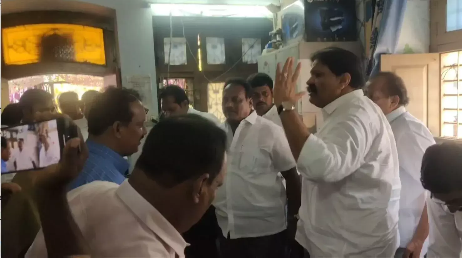 YCP MLA: ఎస్పీకి కాదు వాళ్ల బాబుకి చెప్పుకో... YCP MLA: ఎస్పీకి కాదు వాళ్ల బాబుకి చెప్పుకో...