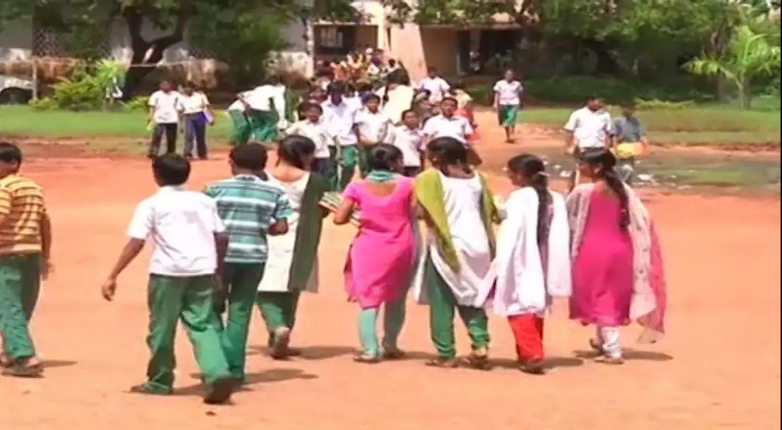 JAGAN: ఎయిడెడ్‌ పాఠశాలల మూసివేతకు నిర్ణయం!