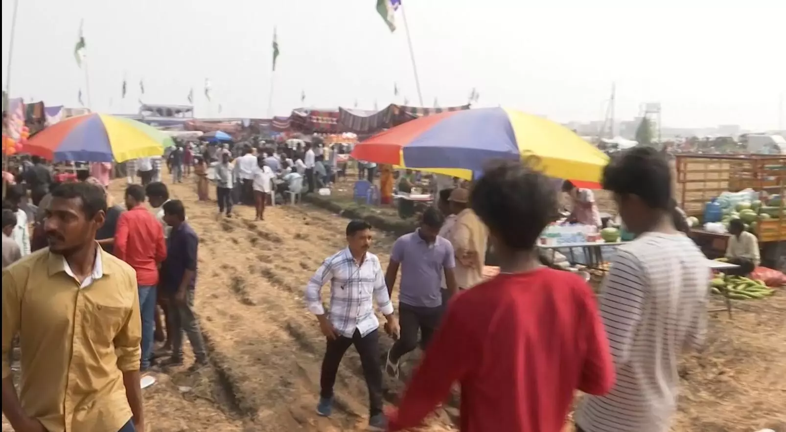 AP: జోరుగా కోడి పందేలు AP: జోరుగా కోడి పందేలు