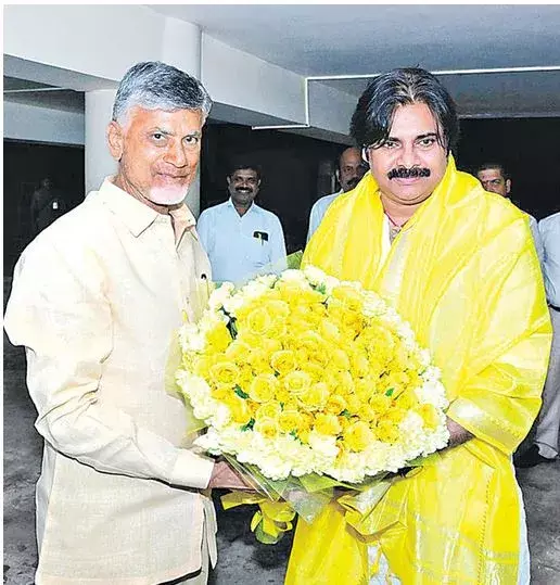 AP: చంద్రబాబు-పవన్కల్యాణ్ కీలక భేటీ AP: చంద్రబాబు-పవన్కల్యాణ్ కీలక భేటీ