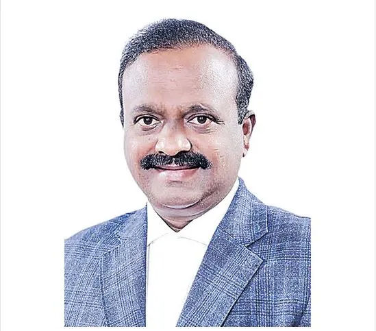 YCP: ఒక్కొక్కరిగా వైసీపీని వీడుతున్న వైఎస్సార్ ఆత్మీయులు YCP: ఒక్కొక్కరిగా వైసీపీని వీడుతున్న వైఎస్సార్ ఆత్మీయులు