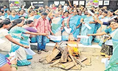 AP: పండగ పూట అంగన్‌వాడీల పస్తులు