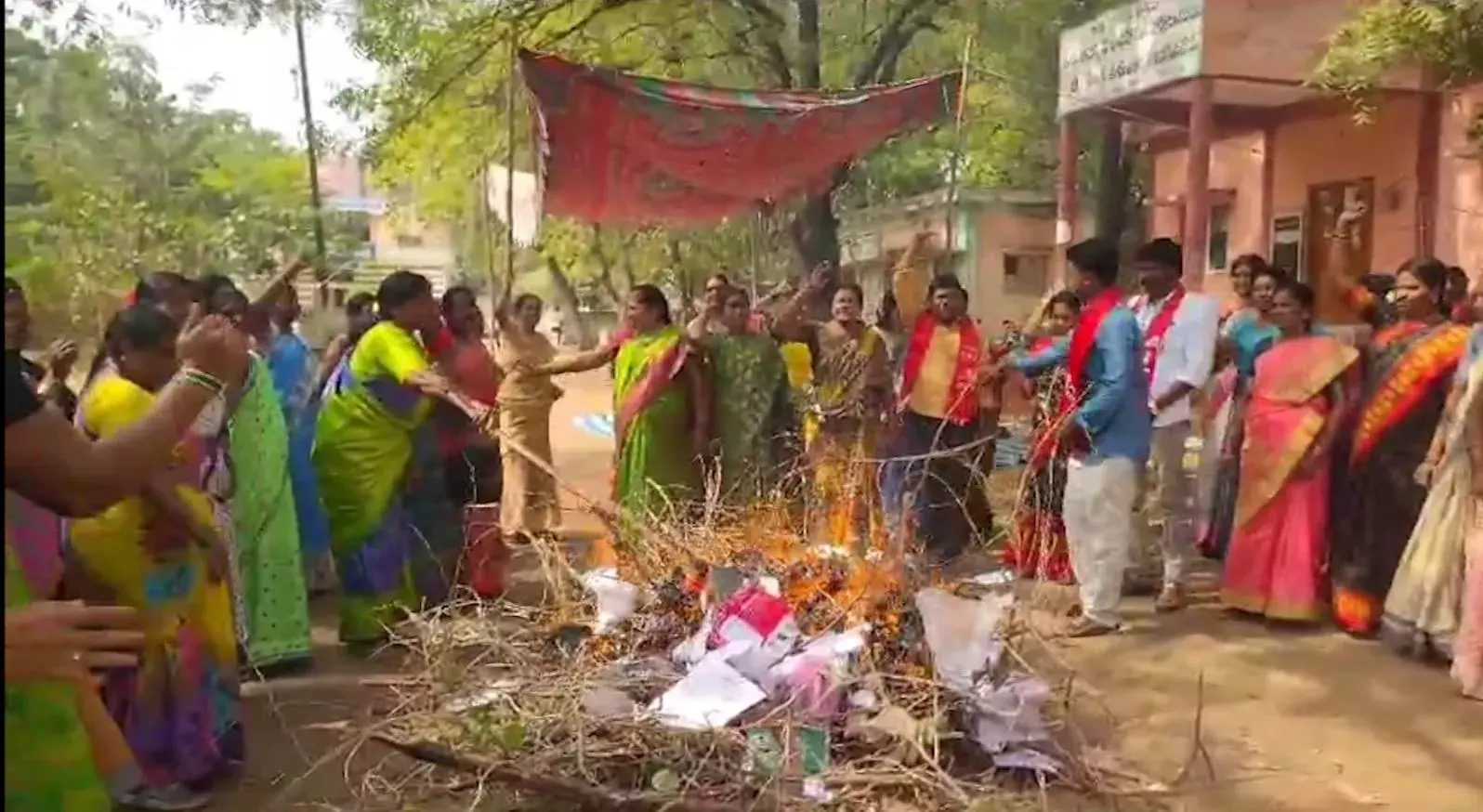 AP: సంక్రాంతి వేళ అంగన్‌వాడీల ఆందోళన