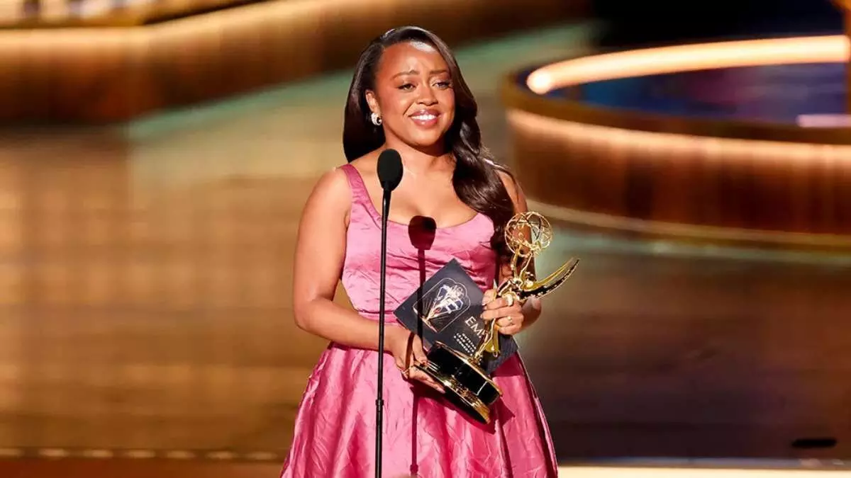 Emmy Awards 2024: క్వింటా బ్రన్సన్ కామెడీ లీడ్ యాక్ట్రెస్ని గెలుచుకున్న 2వ నల్లజాతి మహిళ Emmy Awards 2024: క్వింటా బ్రన్సన్ కామెడీ లీడ్ యాక్ట్రెస్ని గెలుచుకున్న 2వ నల్లజాతి మహిళ