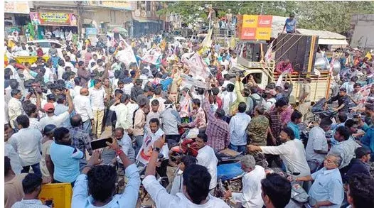 AP: గుడివాడలో తీవ్ర ఉద్రిక్తత AP: గుడివాడలో తీవ్ర ఉద్రిక్తత