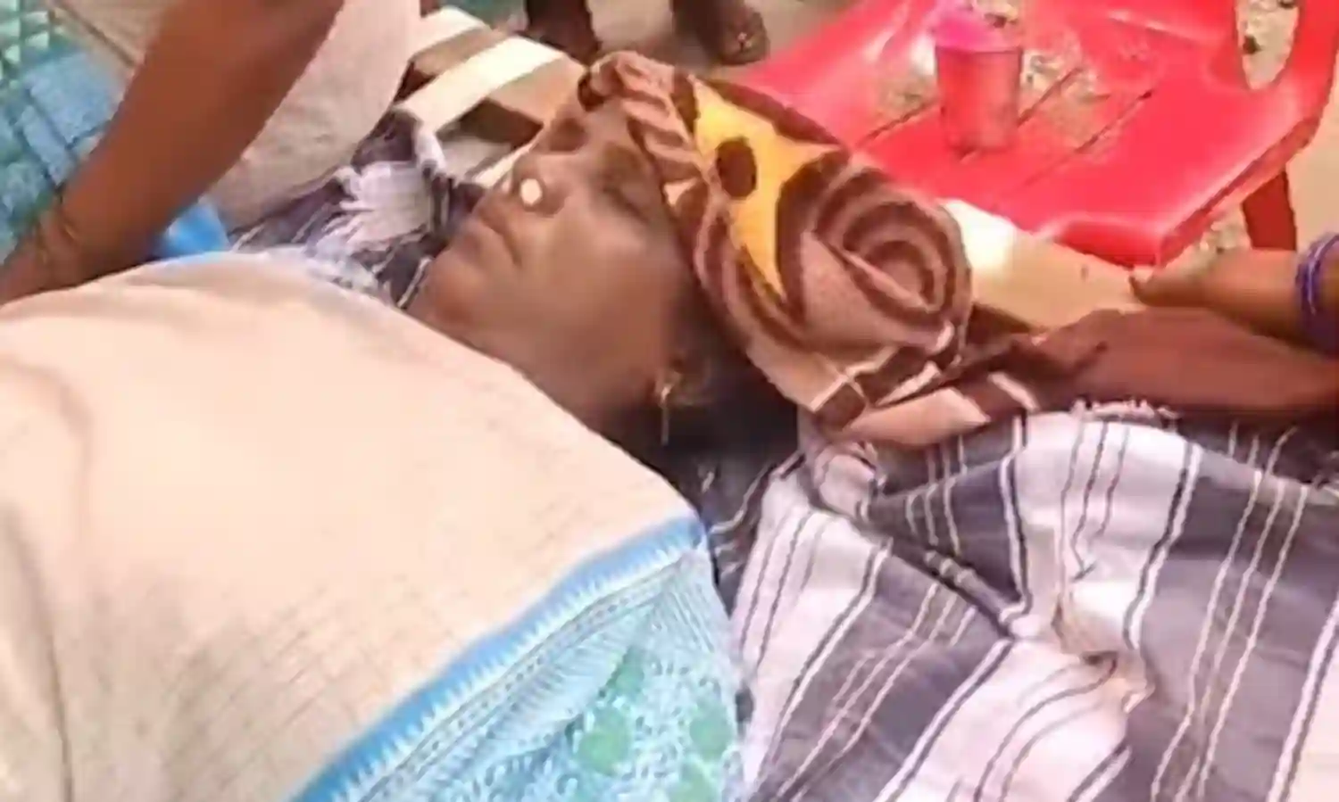 SAD: ఆవేదనతో అంగన్వాడీ టీచర్ మృతి SAD: ఆవేదనతో అంగన్వాడీ టీచర్ మృతి