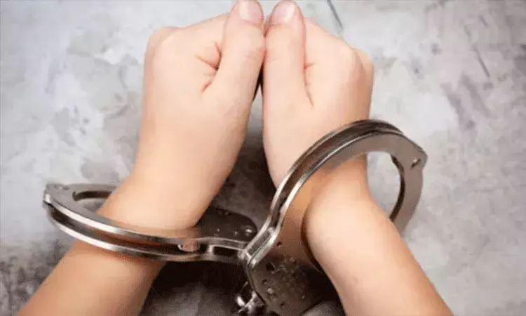 మానసిక స్థితి సరిగాలేని తల్లి.. కవల పిల్లలను బావిలోకి విసిరి..