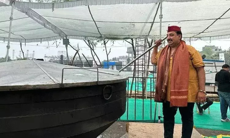 చెఫ్ విష్ణు మనోహర్ చేతిలో రామ్ హల్వా.. 1800 కిలోల బరువున్న కడాయిలో 7వేల కిలోల హల్వా చెఫ్ విష్ణు మనోహర్ చేతిలో రామ్ హల్వా.. 1800 కిలోల బరువున్న కడాయిలో 7వేల కిలోల హల్వా