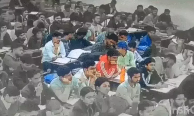 కోచింగ్ సెంటర్ లో పాఠం వింటున్న 18 ఏళ్ల విద్యార్థి.. హఠాత్తుగా గుండెపోటుతో.. కోచింగ్ సెంటర్ లో పాఠం వింటున్న 18 ఏళ్ల విద్యార్థి.. హఠాత్తుగా గుండెపోటుతో..