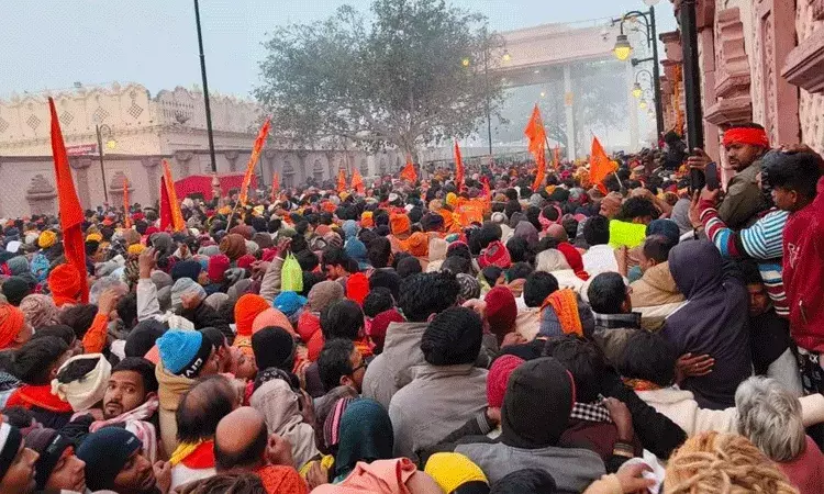 అయోధ్య రామాలయానికి భారీగా తరలి వస్తున్న భక్తులు అయోధ్య రామాలయానికి భారీగా తరలి వస్తున్న భక్తులు