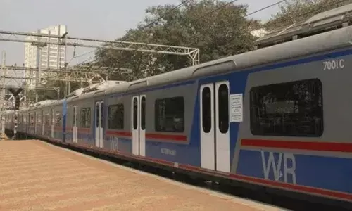 రైల్వే సిబ్బందిపై దూసుకెళ్లిన రైలు.. ముగ్గురు మృతి