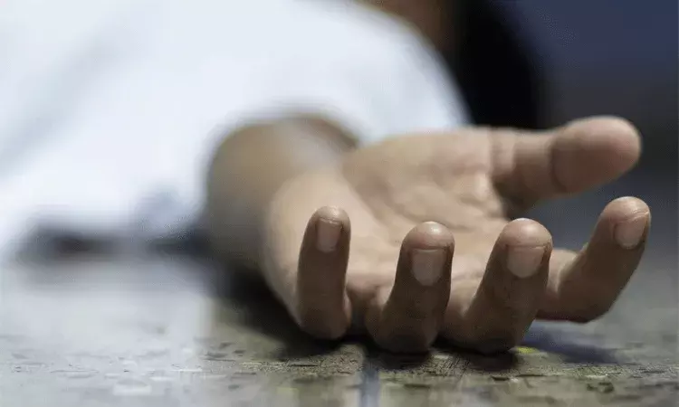 నీట్ విద్యార్థిని.. మద్యం మత్తులో బాల్కనీలో సిగరెట్ తాగుతూ బ్యాలెన్స్ తప్పి.. నీట్ విద్యార్థిని.. మద్యం మత్తులో బాల్కనీలో సిగరెట్ తాగుతూ బ్యాలెన్స్ తప్పి..