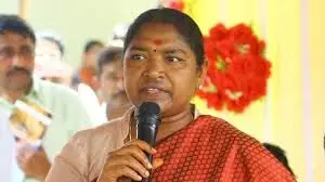 Minister Seethakka: సర్పంచ్ ఎన్నికలపై మంత్రి సీతక్క కీలక వ్యాఖ్యలు Minister Seethakka: సర్పంచ్ ఎన్నికలపై మంత్రి సీతక్క కీలక వ్యాఖ్యలు