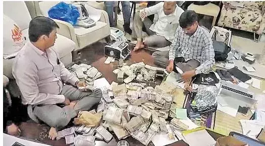 TS: వంద కోట్ల అక్రమాస్తులు