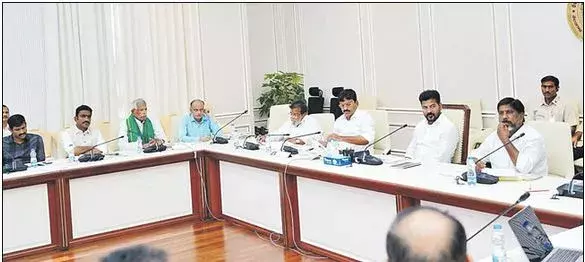 TS: నీటిపారుదలశాఖపై రేవంత్రెడ్డి సమీక్ష TS: నీటిపారుదలశాఖపై రేవంత్రెడ్డి సమీక్ష