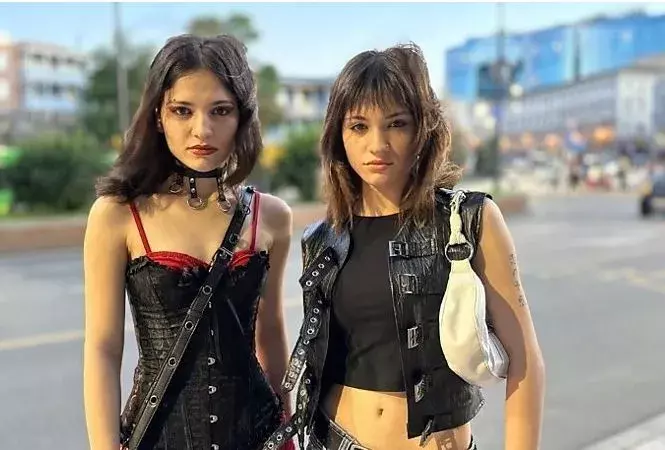 WONDER: పుట్టగానే విడిపోయి 19 ఏళ్ల తర్వాత కలిసిన కవలలు