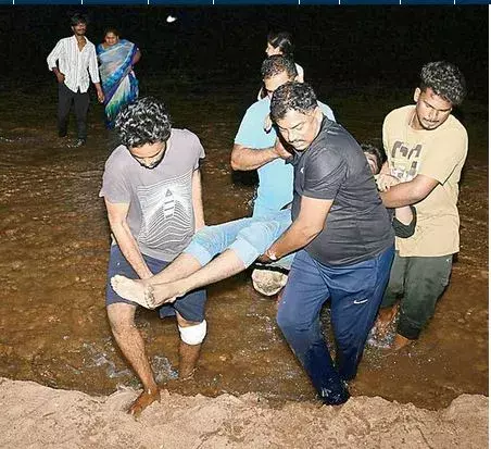 AP: బాలలను మింగిన ఇసుక గుంతలు AP: బాలలను మింగిన ఇసుక గుంతలు