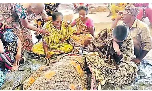 AP: వైసీపీలో చేరాలంటూ ఎస్సై వేధింపులు..మత్య్సకారుడి ఆత్మహత్య