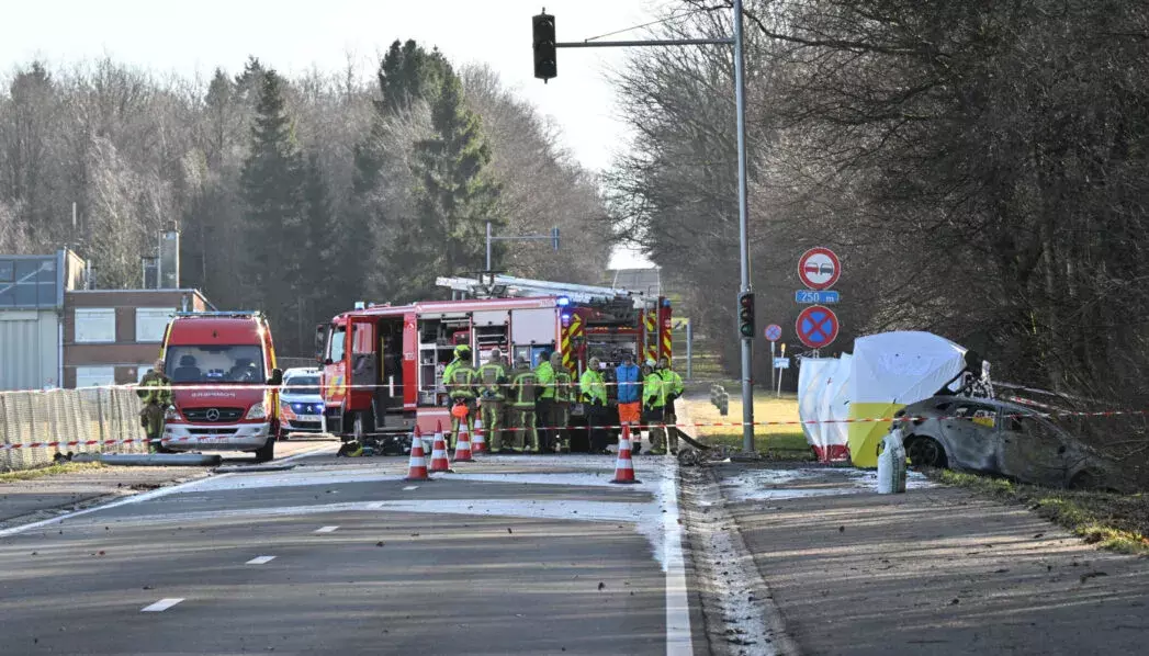 Aircraft crashes: బెల్జియంలో కారుపై కుప్పకూలిన విమానం..