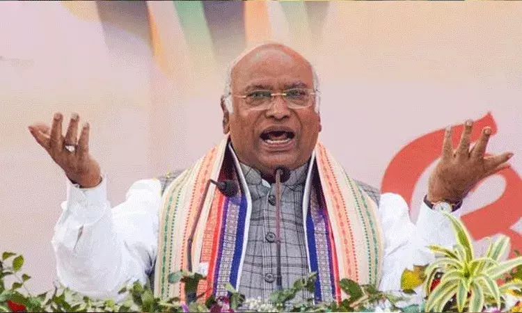 రష్యాలో పుతిన్లాగా భారత్ను బీజేపీ పాలిస్తుంది: మల్లికార్జున్ ఖర్గే రష్యాలో పుతిన్లాగా భారత్ను బీజేపీ పాలిస్తుంది: మల్లికార్జున్ ఖర్గే