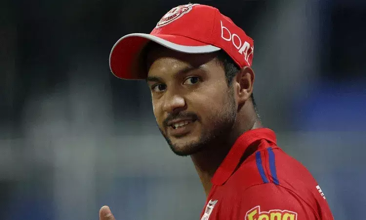 విమానంలో ప్రమాదవశాత్తూ నీటికి బదులు విషం తాగిన క్రికెటర్.. విమానంలో ప్రమాదవశాత్తూ నీటికి బదులు విషం తాగిన క్రికెటర్..