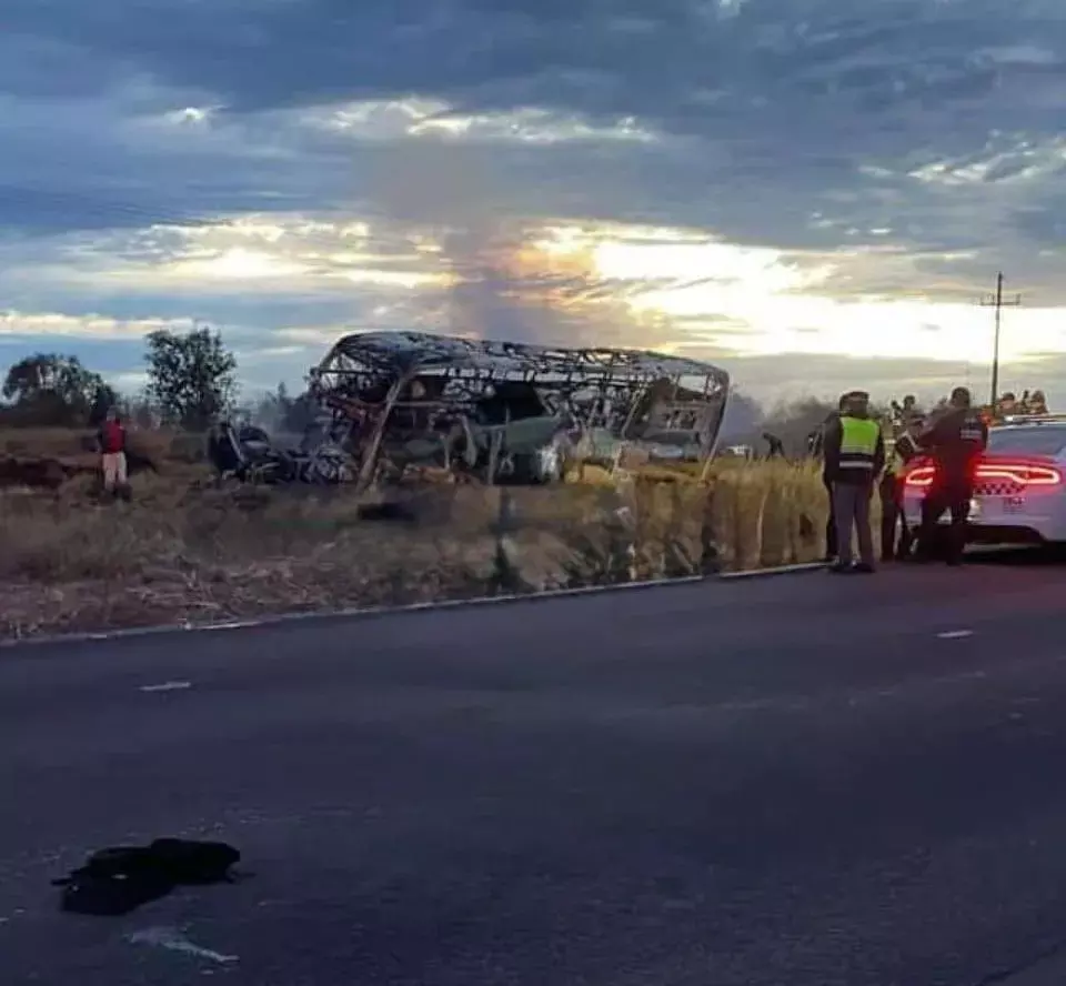 Mexico: బస్సు, ట్రక్కు ఢీ.. 19 మంది మృతి