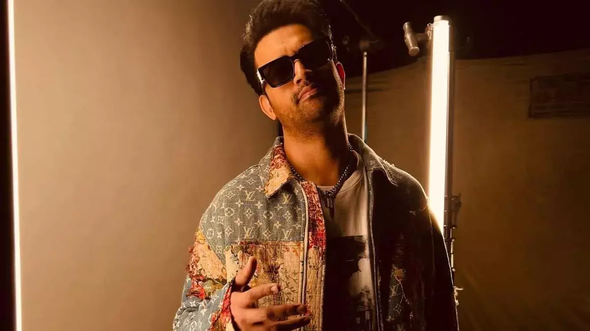 Pakistani singer Atif Aslam : 7ఏళ్ల తర్వాత బాలీవుడ్ కు రిటర్న్
