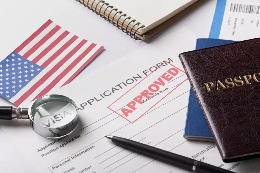 H1B Visa: హెచ్1బీ వీసా ఫీజు భారీగా పెంపు.. H1B Visa: హెచ్1బీ వీసా ఫీజు భారీగా పెంపు..