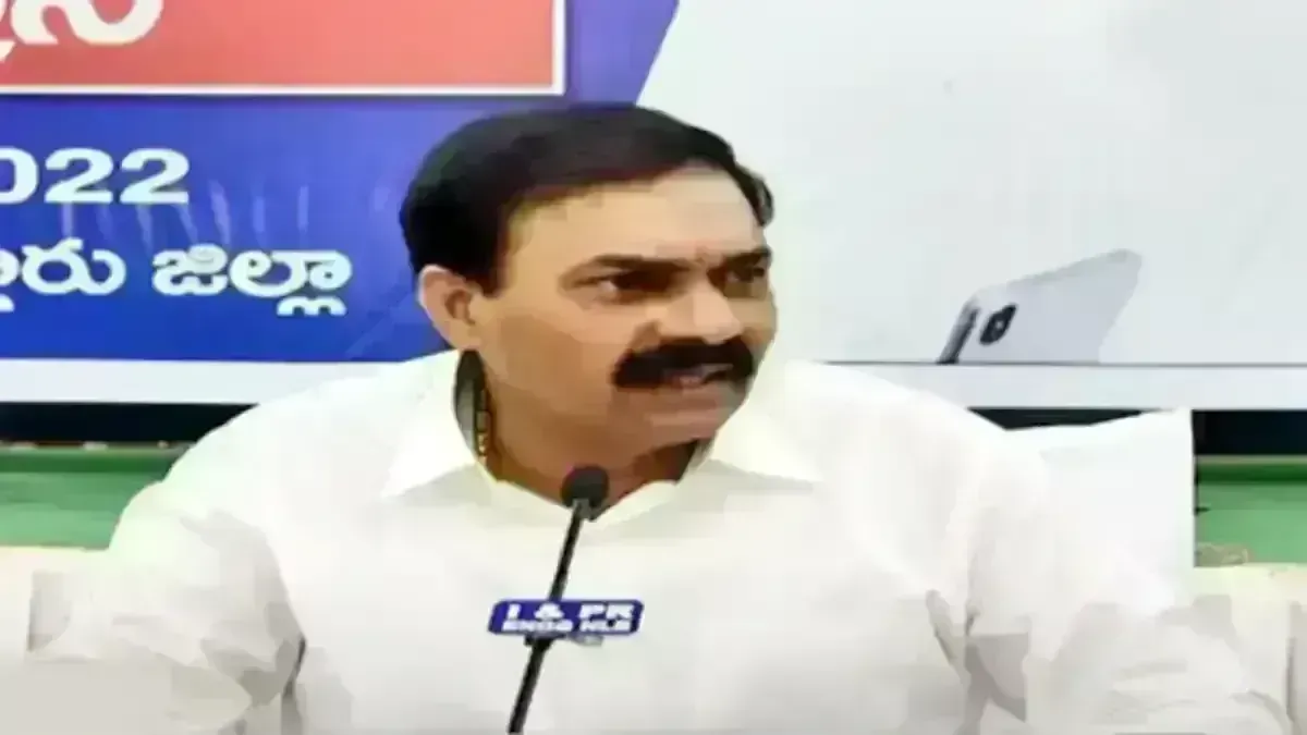 Kakani: మంత్రి కాకాణిని కాపాడటం కోసం లొసుగులతో దర్యాప్తు? Kakani: మంత్రి కాకాణిని కాపాడటం కోసం లొసుగులతో దర్యాప్తు?