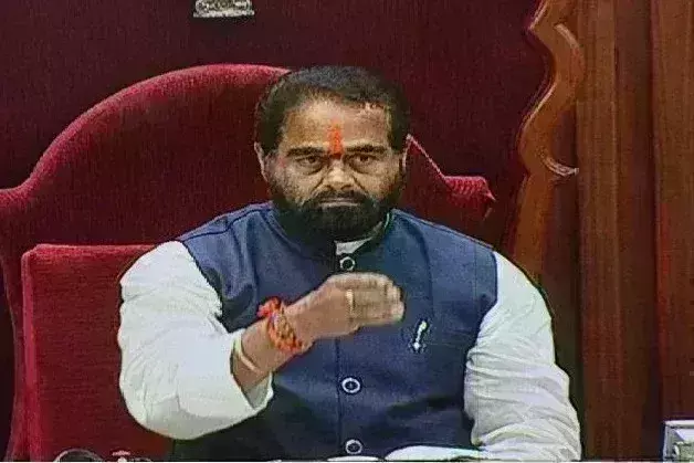 AP Assembly Session: ఏపీ అసెంబ్లీ సమావేశాల్లో గందరగోళం AP Assembly Session: ఏపీ అసెంబ్లీ సమావేశాల్లో గందరగోళం