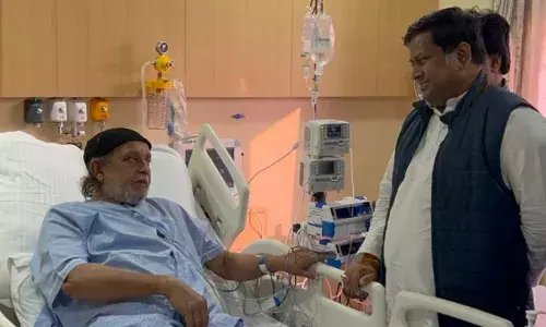 Mithun Chakraborty : ఆస్పత్రిలో వెస్ట్ బెంగాల్ బీజీపీ చీఫ్ తో మాటామంతీ Mithun Chakraborty : ఆస్పత్రిలో వెస్ట్ బెంగాల్ బీజీపీ చీఫ్ తో మాటామంతీ