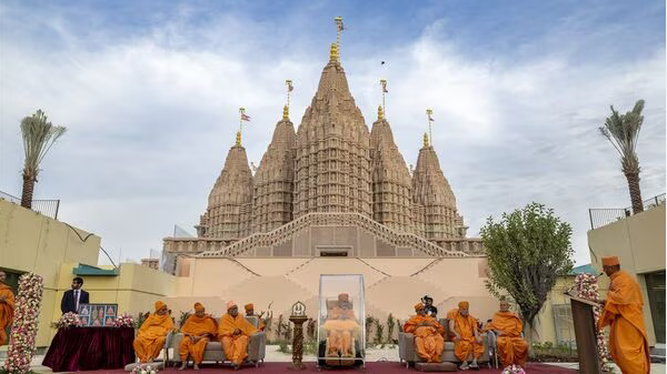 BAPS Hindu Mandir Inauguration : భారీ భద్రతతో అబుదాబికి చేరుకున్న అక్షయ్