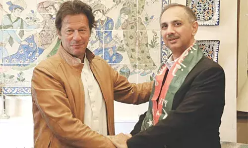 పాకిస్థాన్: ప్రధాని అభ్యర్థిగా ఒమర్ అయూబ్.. ప్రకటించిన ఇమ్రాన్ ఖాన్ పాకిస్థాన్: ప్రధాని అభ్యర్థిగా ఒమర్ అయూబ్.. ప్రకటించిన ఇమ్రాన్ ఖాన్