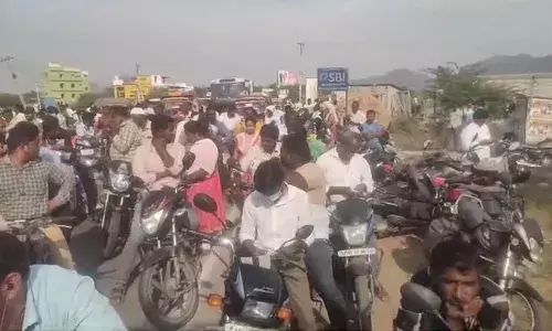 AP: జగన్ పర్యటనతో తప్పని తిప్పలు AP: జగన్ పర్యటనతో తప్పని తిప్పలు