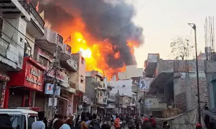 Delhi: పెయింట్‌ ఫ్యాక్టరీలో భారీ అగ్ని ప్రమాదం..11 మంది మృతి