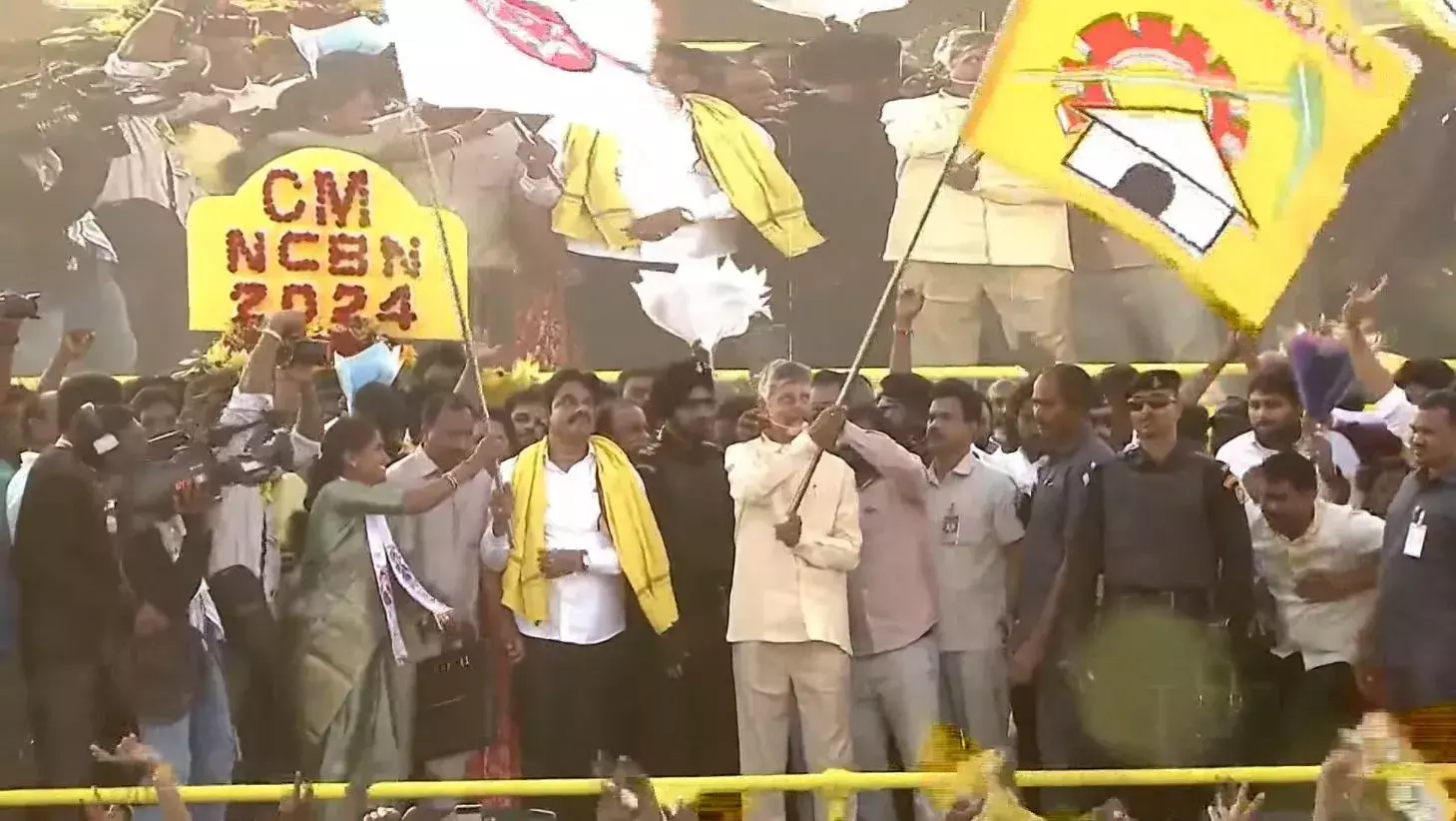 CBN: ఫ్యాన్ రెక్కలు విరిచేయాలన్న చంద్రబాబు CBN: ఫ్యాన్ రెక్కలు విరిచేయాలన్న చంద్రబాబు