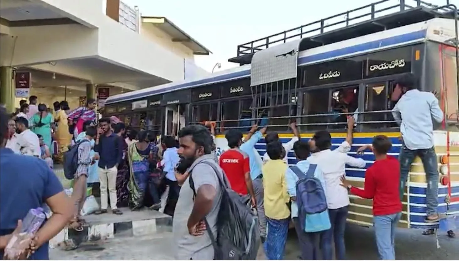 YCP: మాకొద్దీ సిద్ధం సభలు YCP: మాకొద్దీ సిద్ధం సభలు