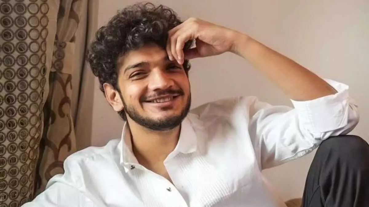 Munawar Faruqui : పెద్ద సంఖ్యలో తరలివచ్చిన ఫ్యాన్స్.. వీడియో వైరల్ Munawar Faruqui : పెద్ద సంఖ్యలో తరలివచ్చిన ఫ్యాన్స్.. వీడియో వైరల్