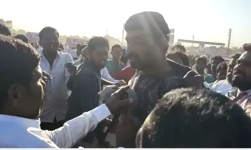 YCP: వైసీపీ నేతలూ... మరీ ఇంత బరితెగింపా..? YCP: వైసీపీ నేతలూ... మరీ ఇంత బరితెగింపా..?