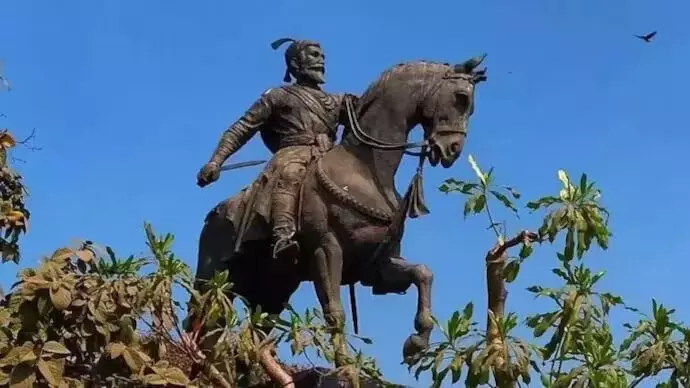 ఛత్రపతి శివాజీ విగ్రహాం ఆవిష్కరణలో ఉద్రిక్తత ఛత్రపతి శివాజీ విగ్రహాం ఆవిష్కరణలో ఉద్రిక్తత