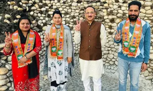 ఆప్కు ఎదురుదెబ్బ .. బీజేపీలోకి ముగ్గురు కౌన్సిలర్లు జంప్ ఆప్కు ఎదురుదెబ్బ .. బీజేపీలోకి ముగ్గురు కౌన్సిలర్లు జంప్