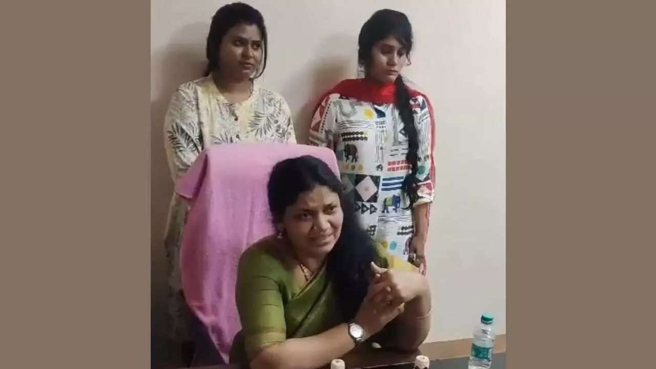 ACB : రూ.84 వేలు లంచం.. ఏసీబీకి చిక్కి ఏడ్చేసింది ACB : రూ.84 వేలు లంచం.. ఏసీబీకి చిక్కి ఏడ్చేసింది