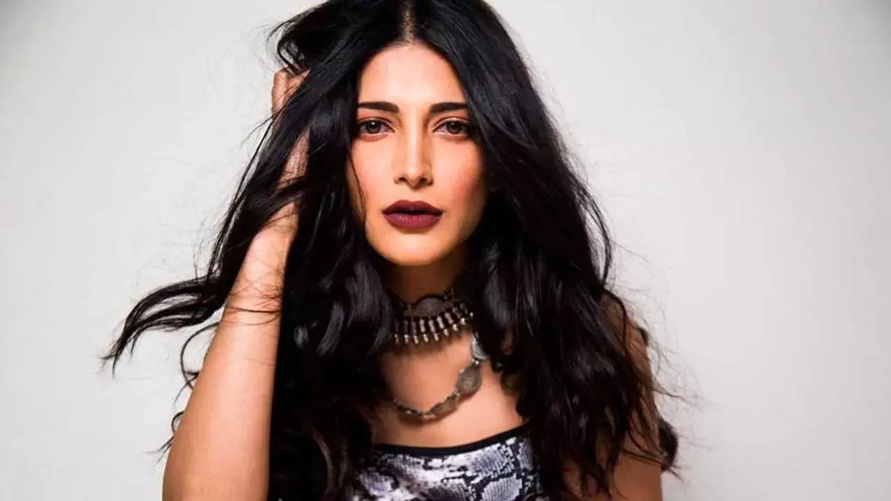 Shruthi Haasan : అలసిపోతేనే ప్రశాంతంగా ఉంటుంది  :  శృతి హాసన్ Shruthi Haasan : అలసిపోతేనే ప్రశాంతంగా ఉంటుంది  :  శృతి హాసన్
