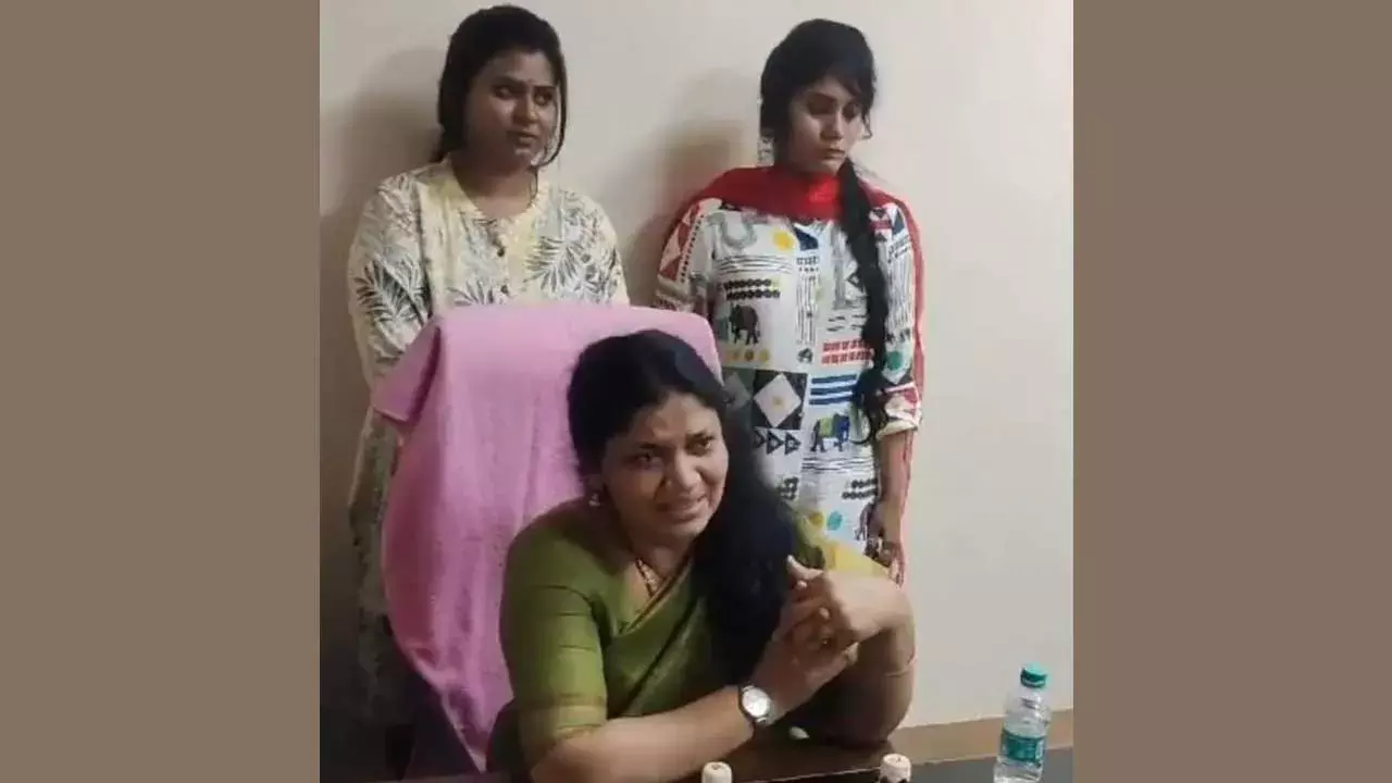 ACB : రూ.84 వేలు లంచం..  ఏసీబీకి చిక్కి ఏడ్చేసింది ACB : రూ.84 వేలు లంచం..  ఏసీబీకి చిక్కి ఏడ్చేసింది
