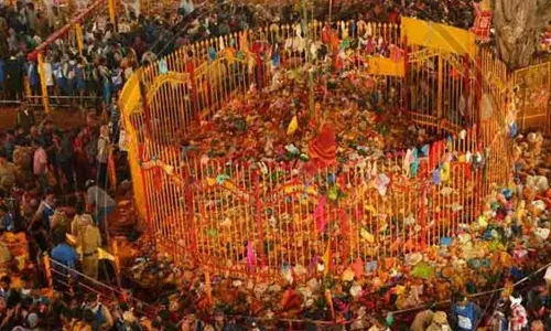 Medaram: నేడే మహాజాతర ప్రారంభం..జనసంద్రంగా మేడారం Medaram: నేడే మహాజాతర ప్రారంభం..జనసంద్రంగా మేడారం