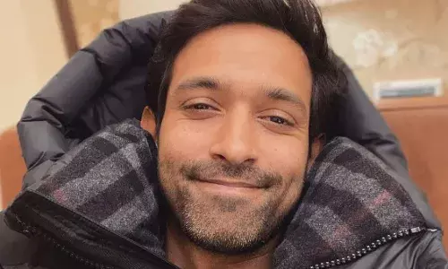 Vikrant Massey : ట్వీట్ వైరల్ కావడంతో క్షమాపణ చెప్పిన బాలీవుడ్ హీరో Vikrant Massey : ట్వీట్ వైరల్ కావడంతో క్షమాపణ చెప్పిన బాలీవుడ్ హీరో