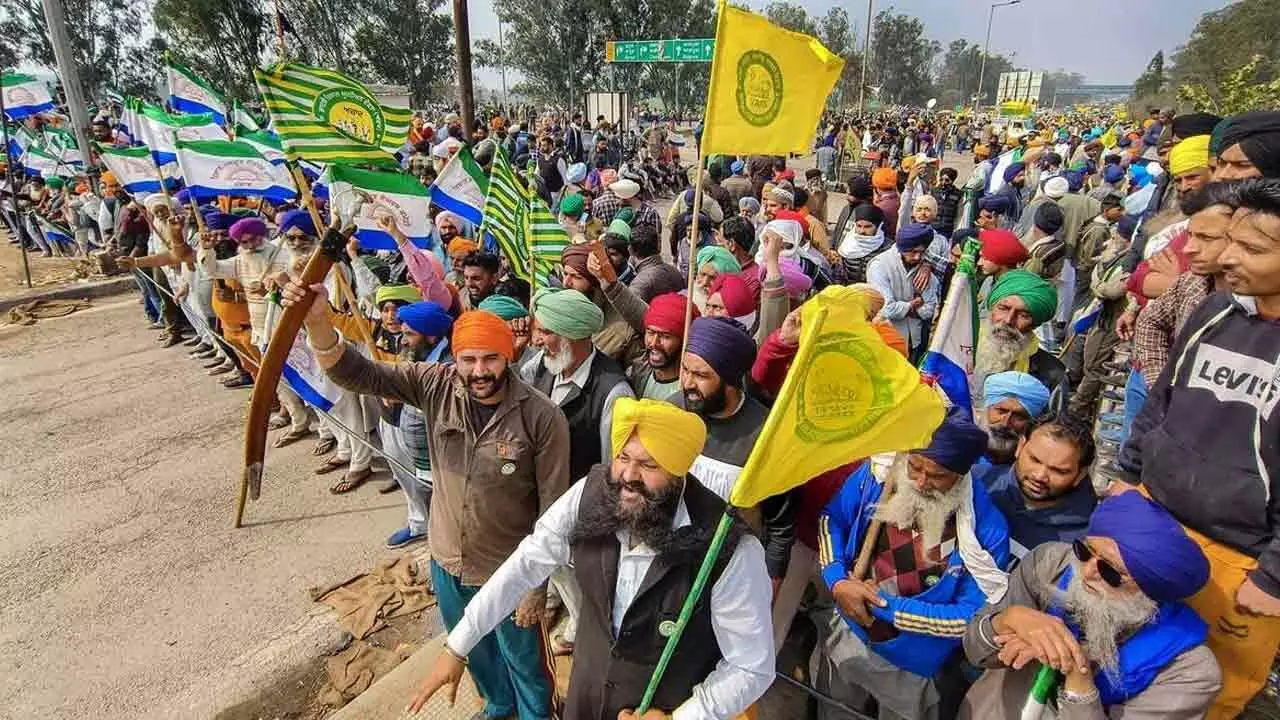 Delhi Chalo : ఢిల్లీ చలో మార్చ్ రెండు రోజుల పాటు వాయిదా Delhi Chalo : ఢిల్లీ చలో మార్చ్ రెండు రోజుల పాటు వాయిదా